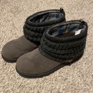 MukLuks Patti Bootie in Grey size 9